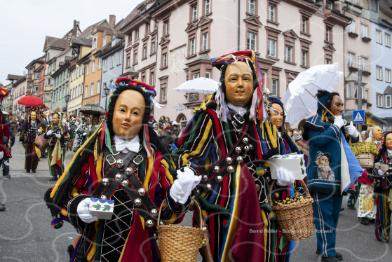 Mit ihren mädchenhaften Gesichtszügen und den Wangengrübchen sticht das Fransenkleidle aus den Narrengruppen heraus.